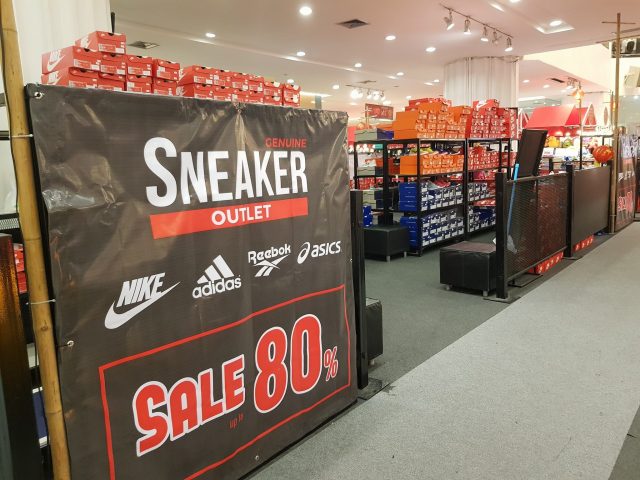 Genuine-Sneaker-Outlet-Sale-640x480