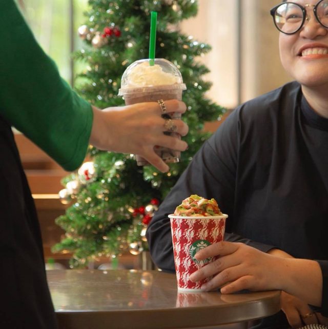 Starbucks-Celebrate-your-Christmas-enjoy-buy-1-get-1-free-640x641