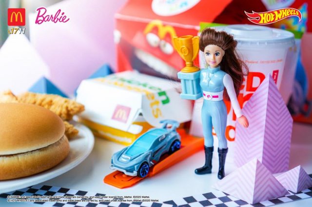Mc-Happy-Meal-Barbie-และ-HotWheels-1-640x426